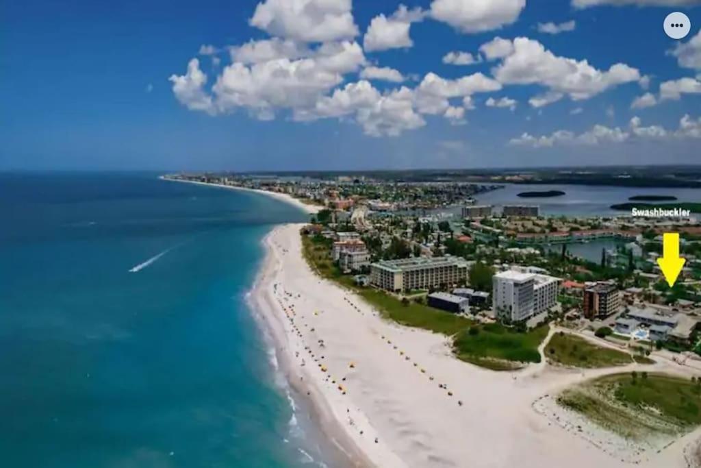 Private One-Bedroom 13-Directly Across From Beach St. Pete Beach Exterior foto